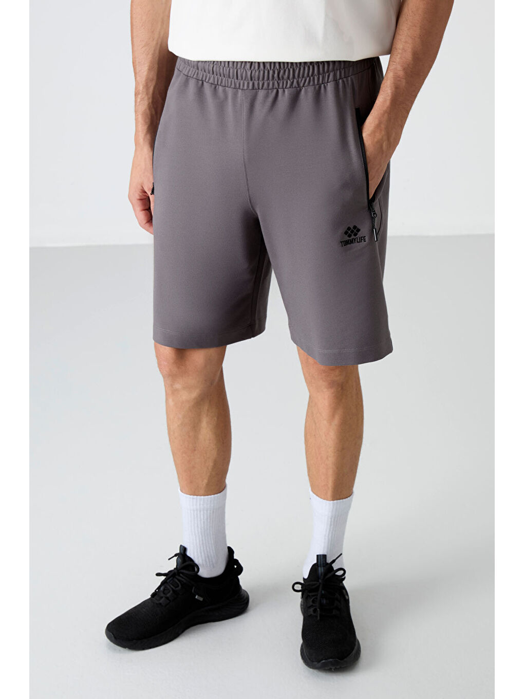 Koyu Gri Gizli Fermuar Arka Cepli Bağcıklı Standart Kalıp Erkek Şort - 81136-8