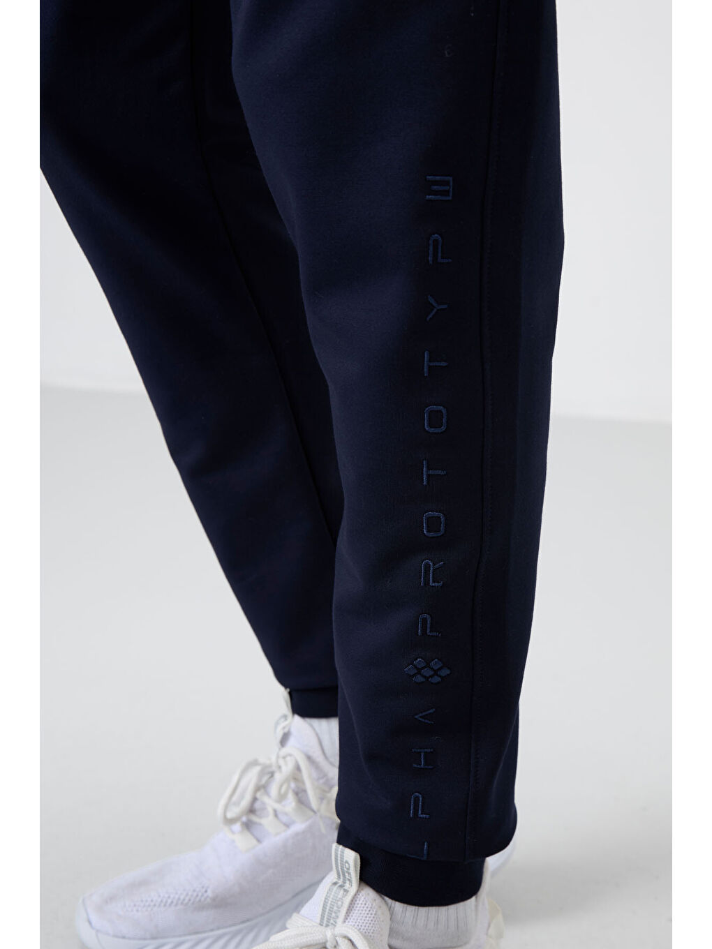 İndigo Pamuk Yumuşak Dokulu Standart Fit Nakışlı  Eşofman Alt - 82133-8