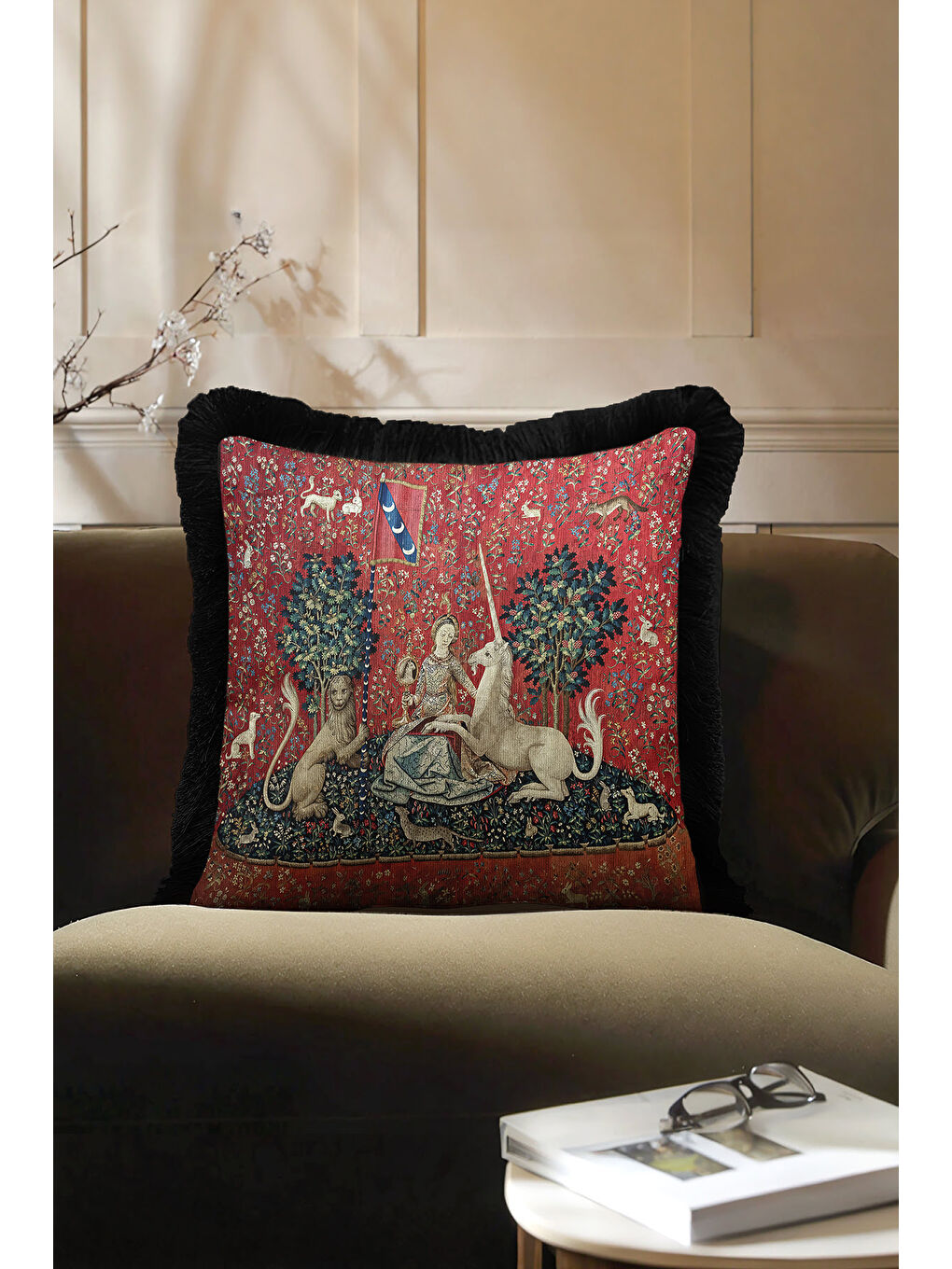Karışık Ortaçağ Goblen Sanatlı Saçaklı Yastık Kılıfı - Asil Kırmızı Bohem Siyah Püsküllü Kırlent Kılıfı-3