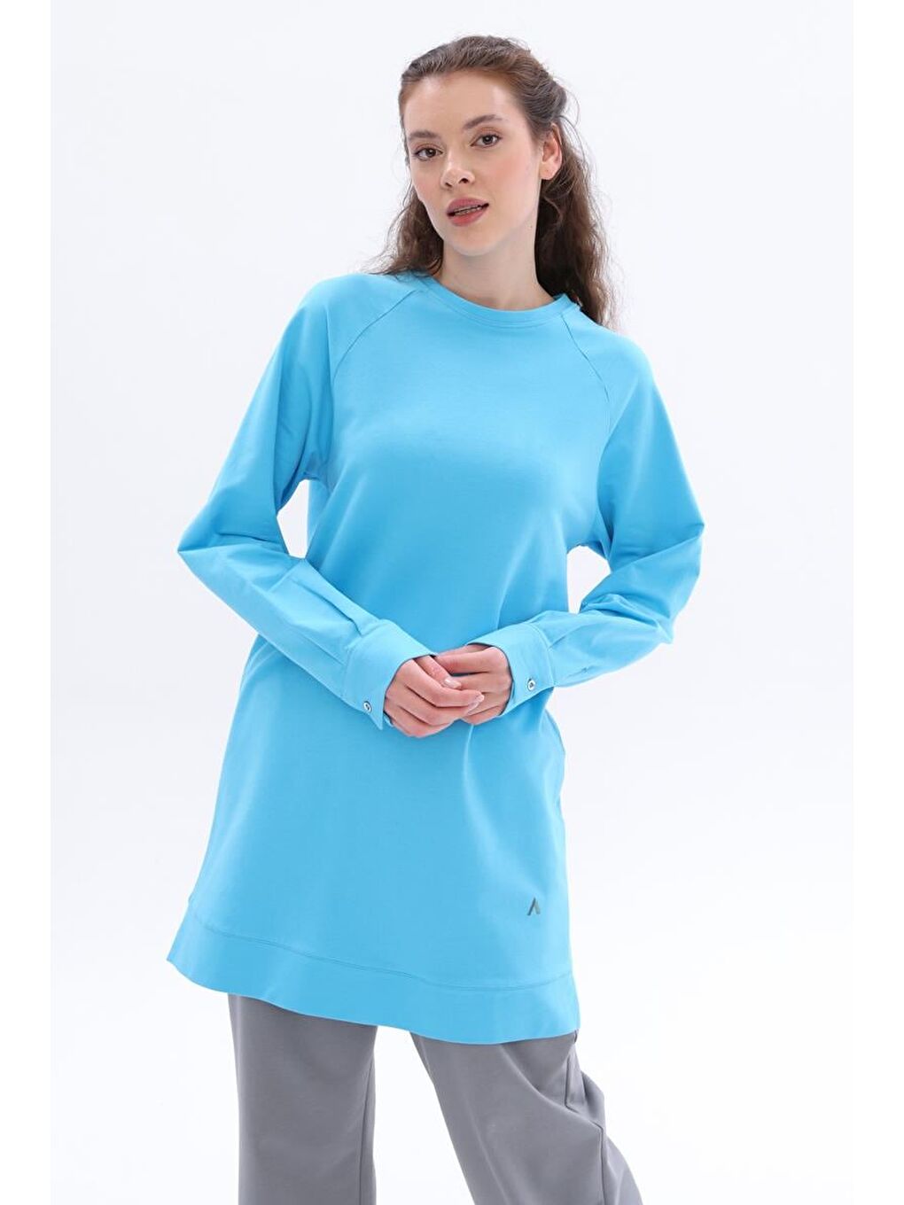 Turkuaz-Pamuklu Reglan Kol Manşetli Yanları Yırtmaçlı Elastanlı Sweat