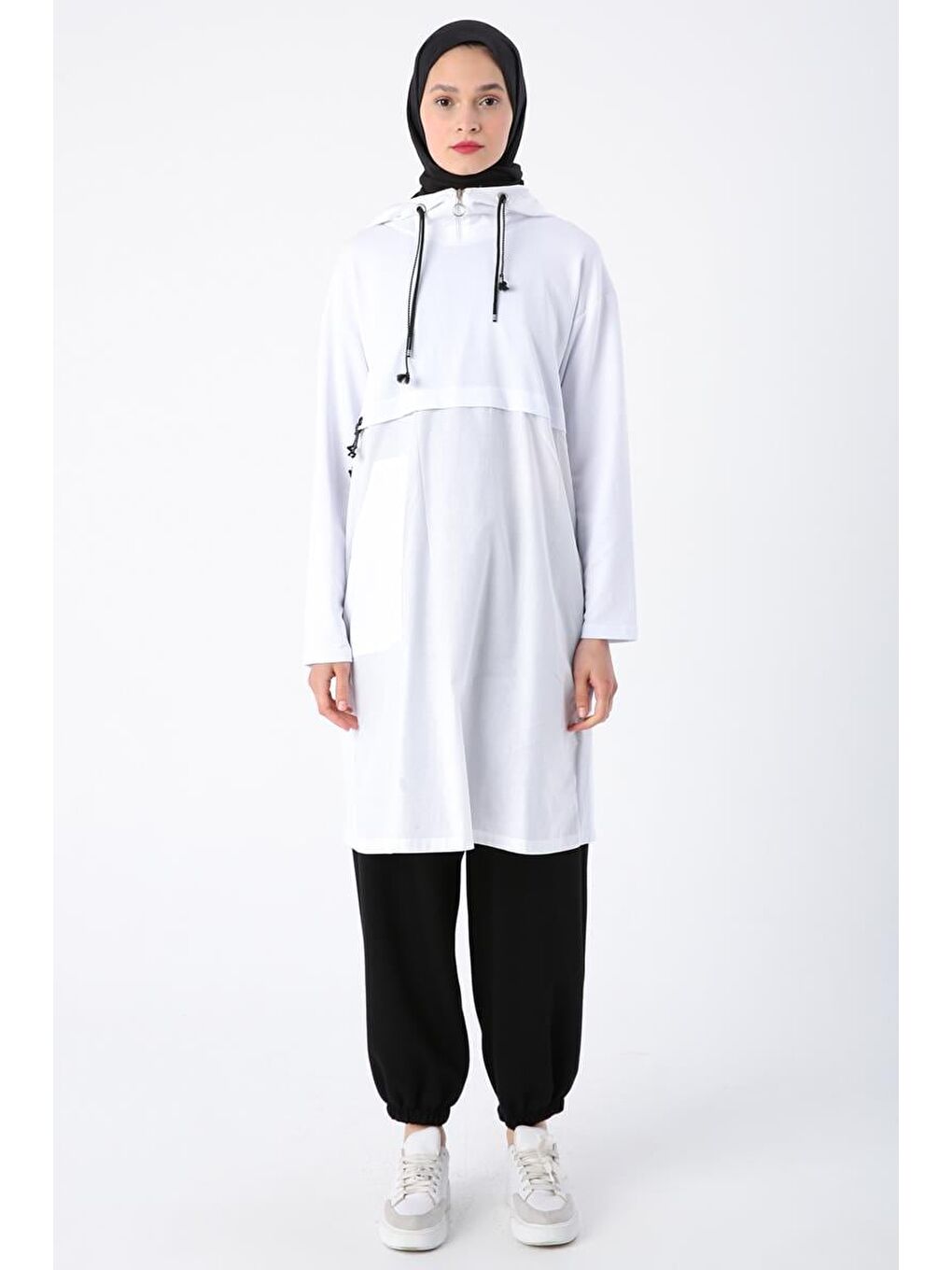 Beyaz Pamuklu Dokuma Garnili Kapüşonlu Kuşgözü Detaylı Sweat Tunik-1