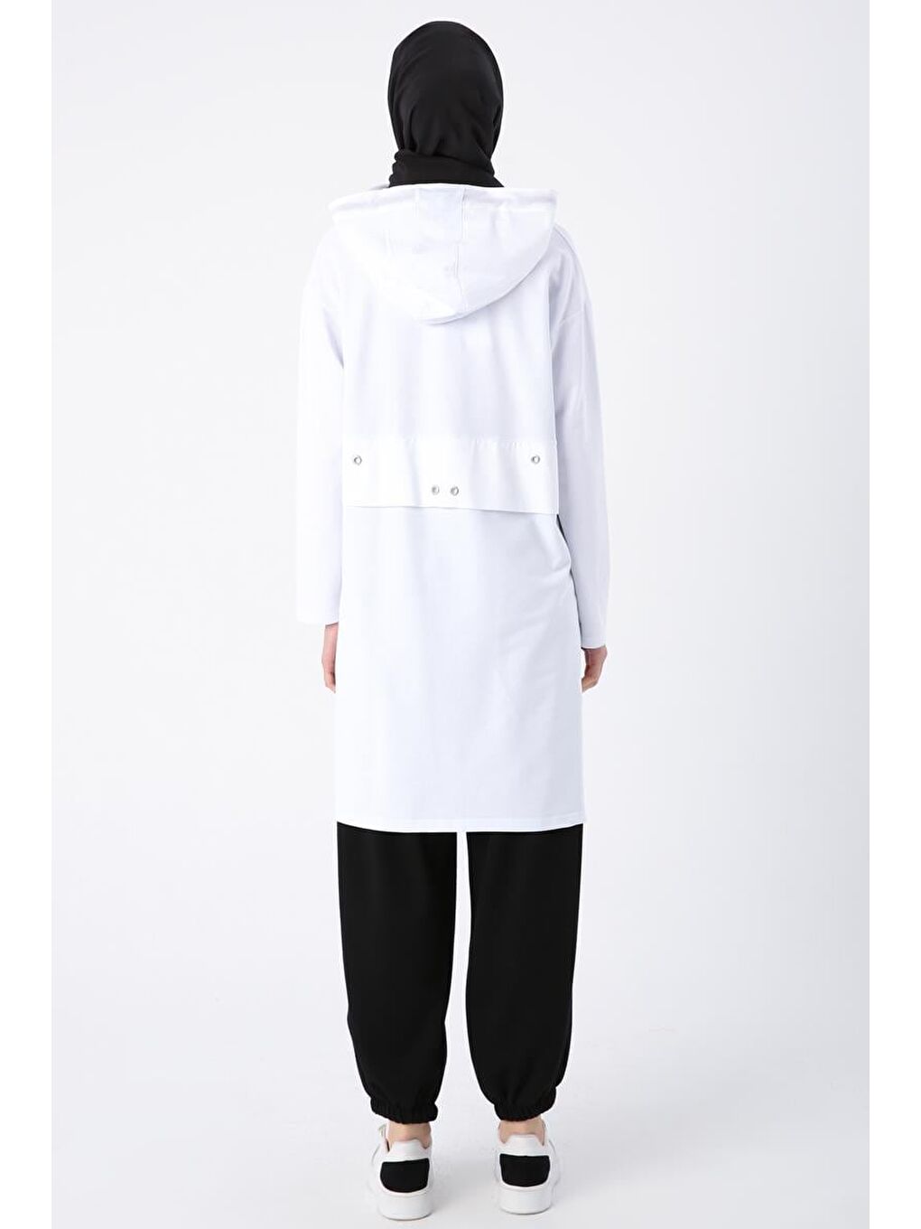 Beyaz Pamuklu Dokuma Garnili Kapüşonlu Kuşgözü Detaylı Sweat Tunik-3