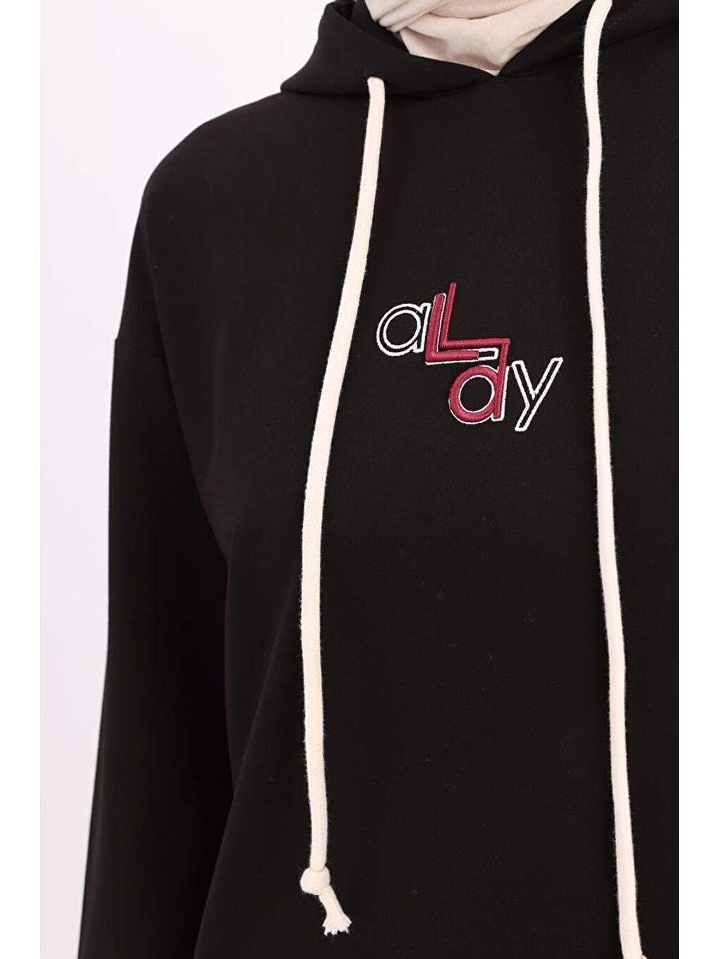 Siyah Kapüşonlu Yakası Nakışlı Sweat Tunik-4