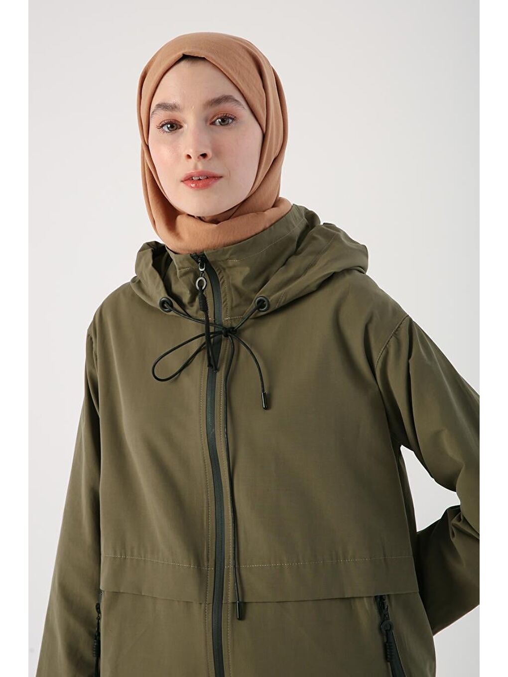 Haki Kapüşonlu Cepli Fermuarlı Trençkot-5