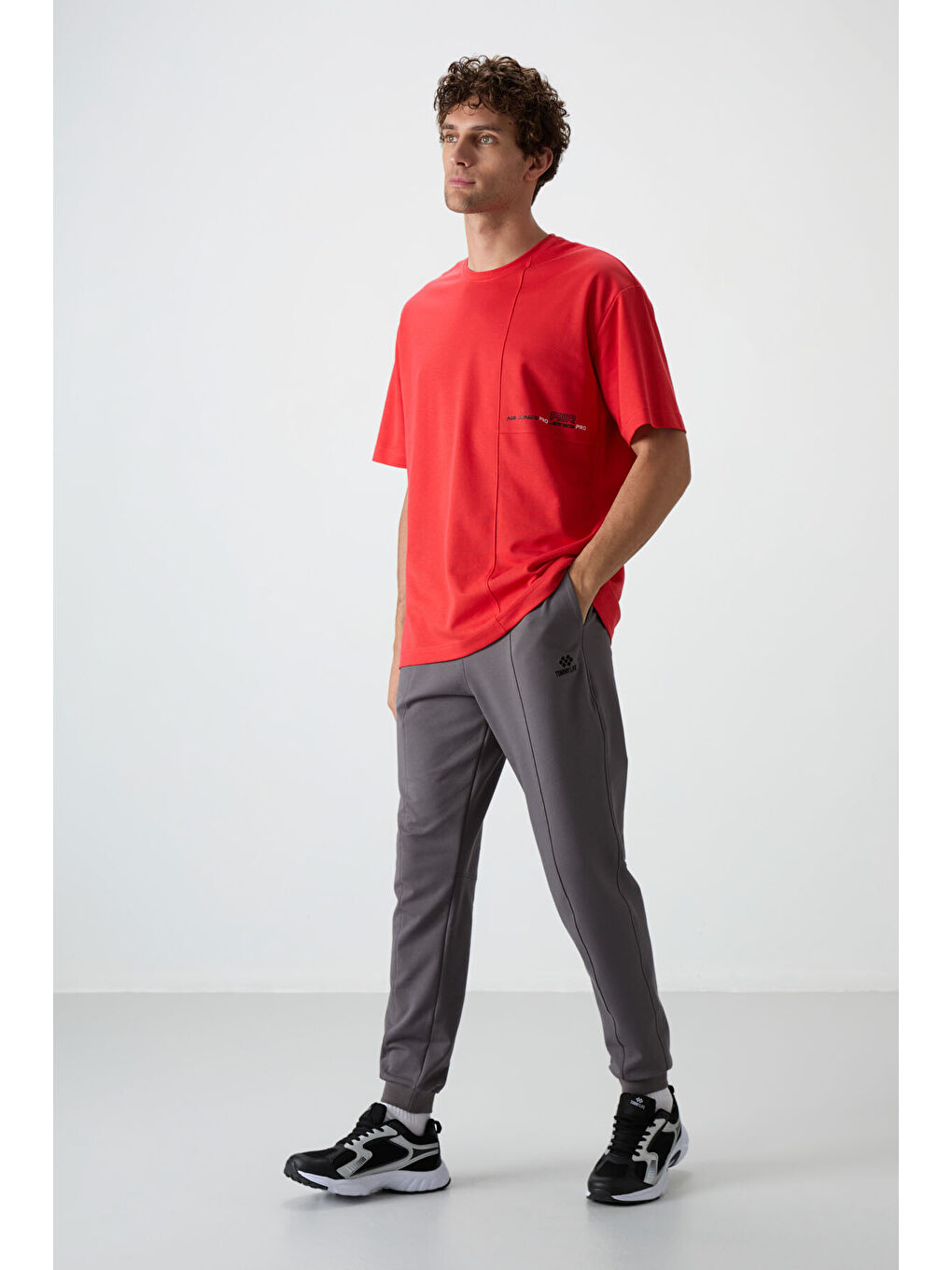 Koyu Gri Pamuklu Yumuşak Dokulu Comfort Fit Nakışlı  Jogger - 82123-2