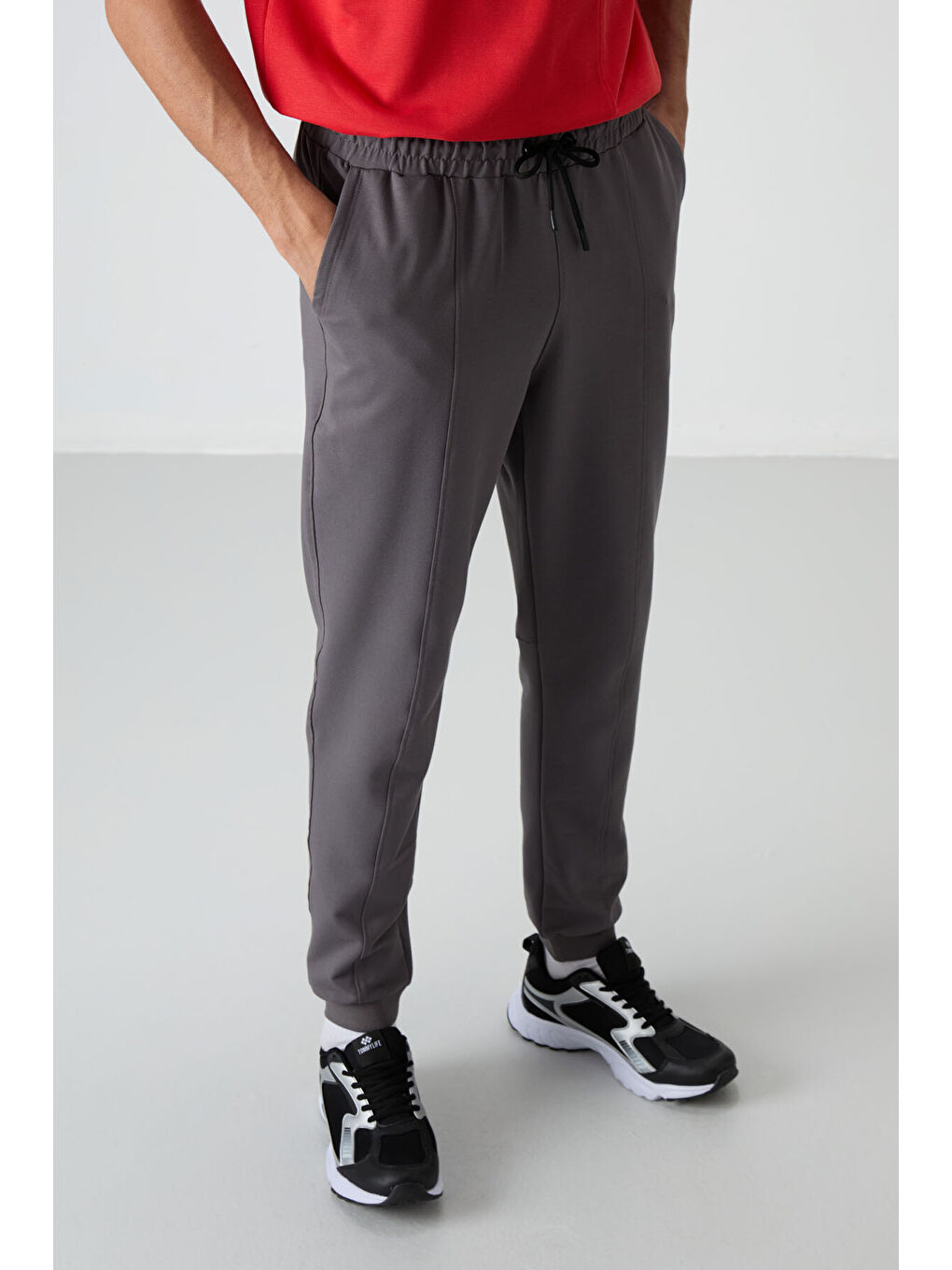 Koyu Gri Pamuklu Yumuşak Dokulu Comfort Fit Nakışlı  Jogger - 82123-6