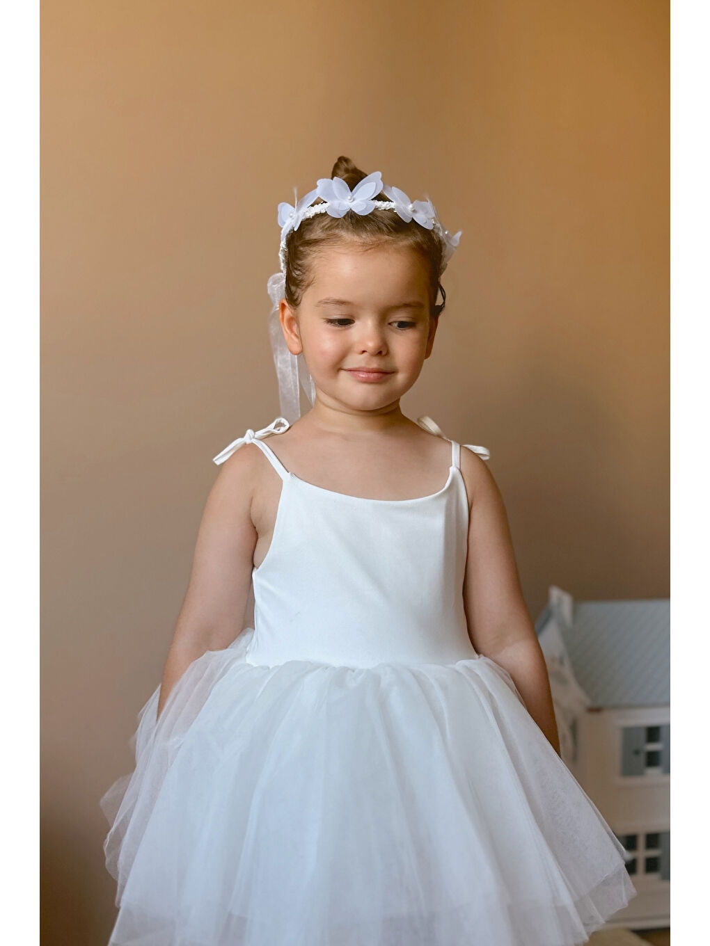 Beyaz Kelebekli Kız Çocuk Helen Taç