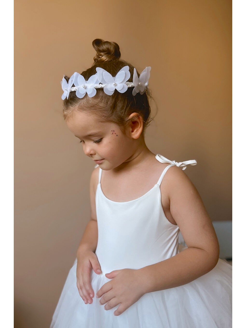 Beyaz Kelebekli Kız Çocuk Helen Taç-1