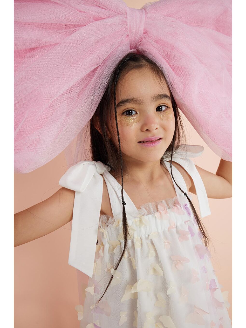 Karışık Çok Renkli Omuzdan Bağlamalı Kelebek Aplikeli Kız Çocuk Elbise - Nikki-3