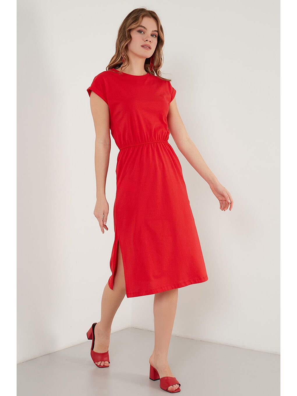 Kırmızı Pamuklu Kısa Kollu Çift Yırtmaçlı Midi Elbise 5864205-3