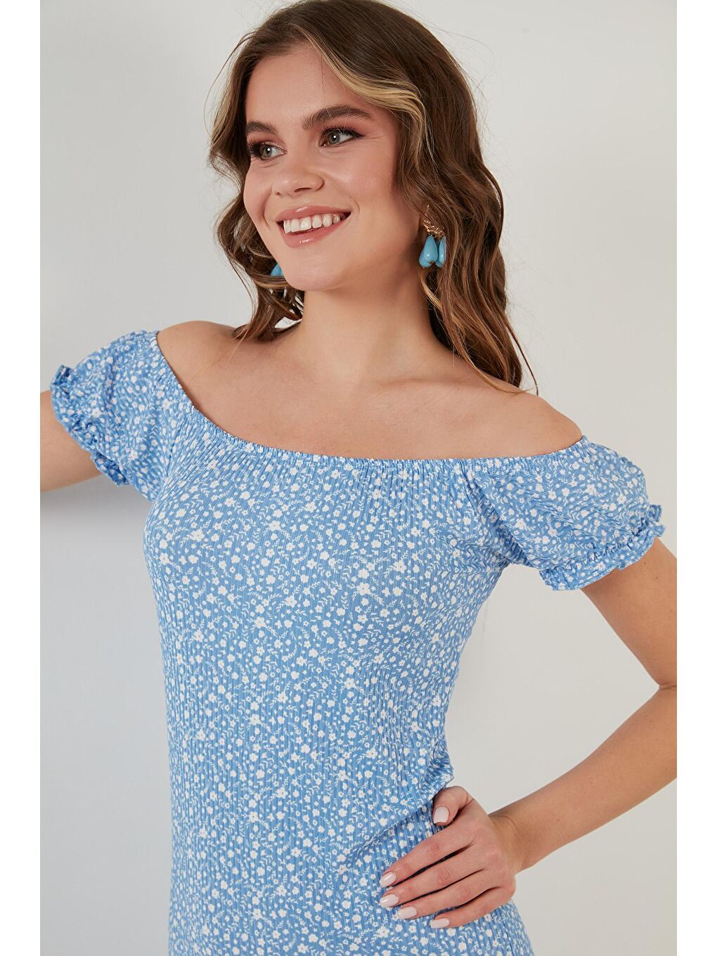 Mavi Çiçek Desenli Carmen Yaka Elbise 5863700-3