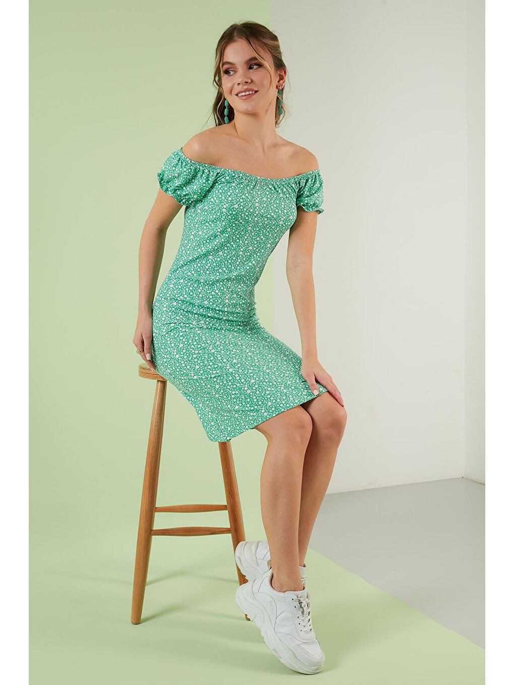 Yeşil Çiçek Desenli Carmen Yaka Elbise 5863700-2