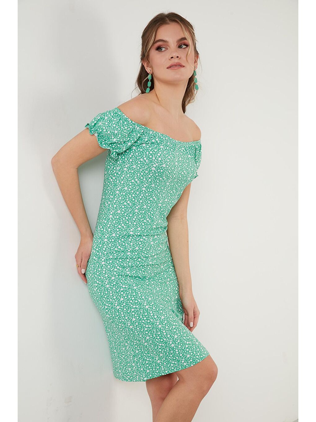 Yeşil Çiçek Desenli Carmen Yaka Elbise 5863700-4