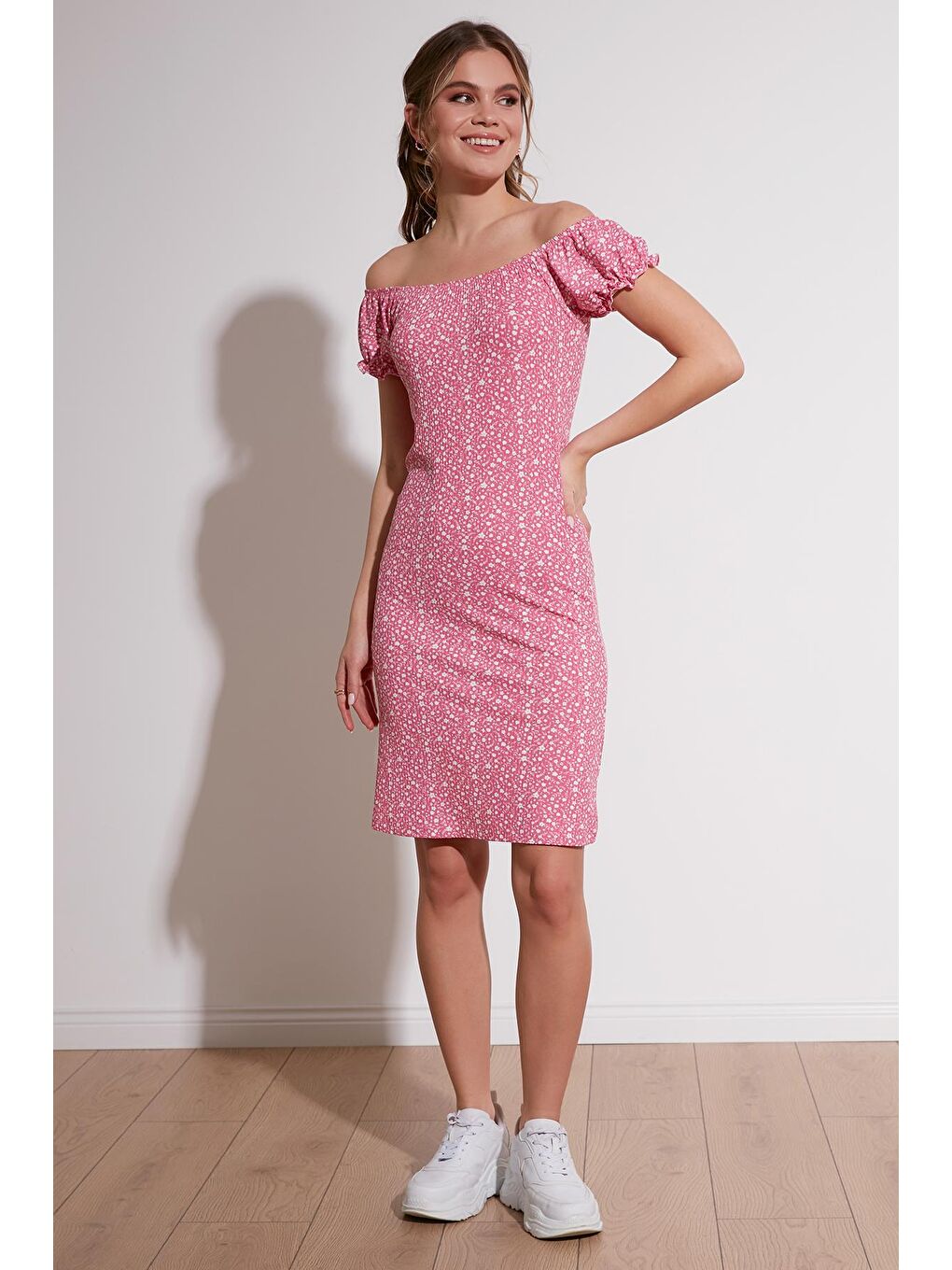 Fuşya Çiçek Desenli Carmen Yaka Elbise 5863700-1