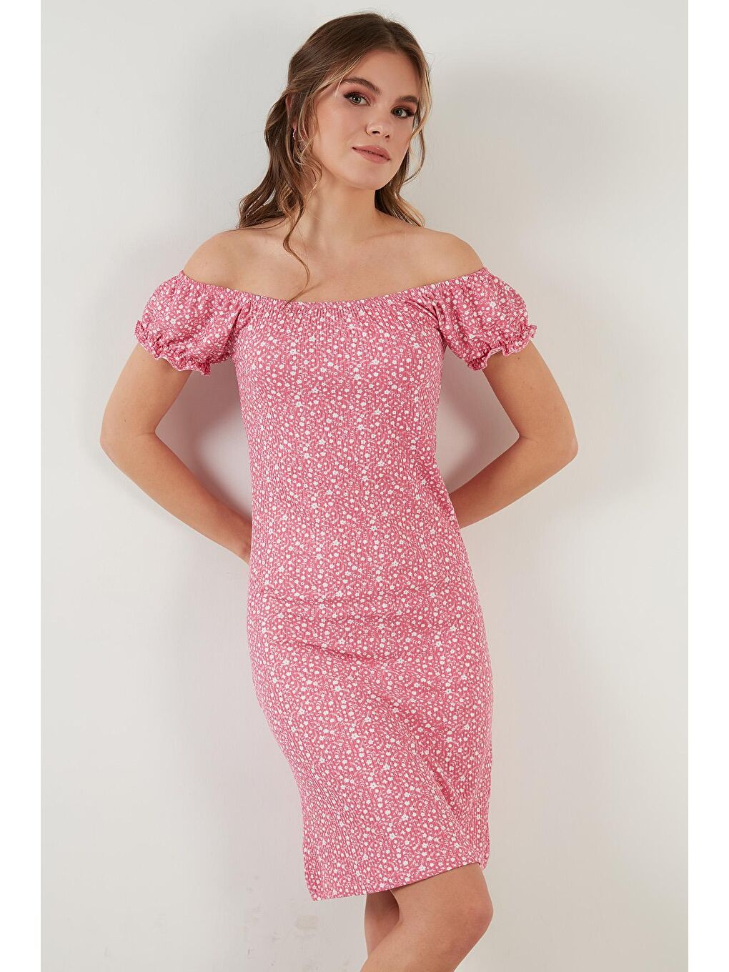 Fuşya Çiçek Desenli Carmen Yaka Elbise 5863700-2