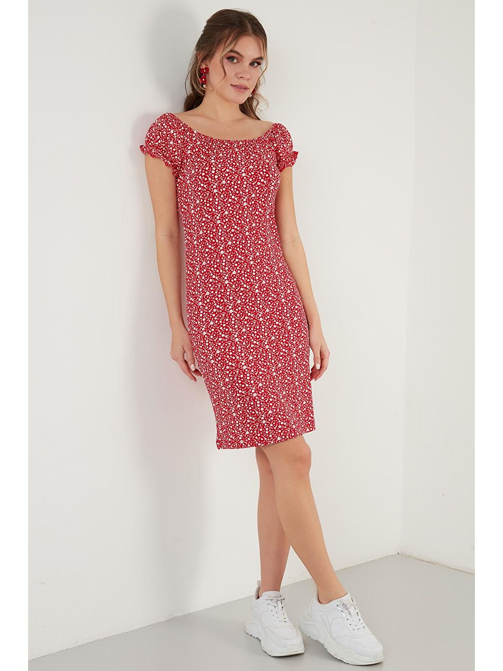 Kırmızı Çiçek Desenli Carmen Yaka Elbise 5863700-2