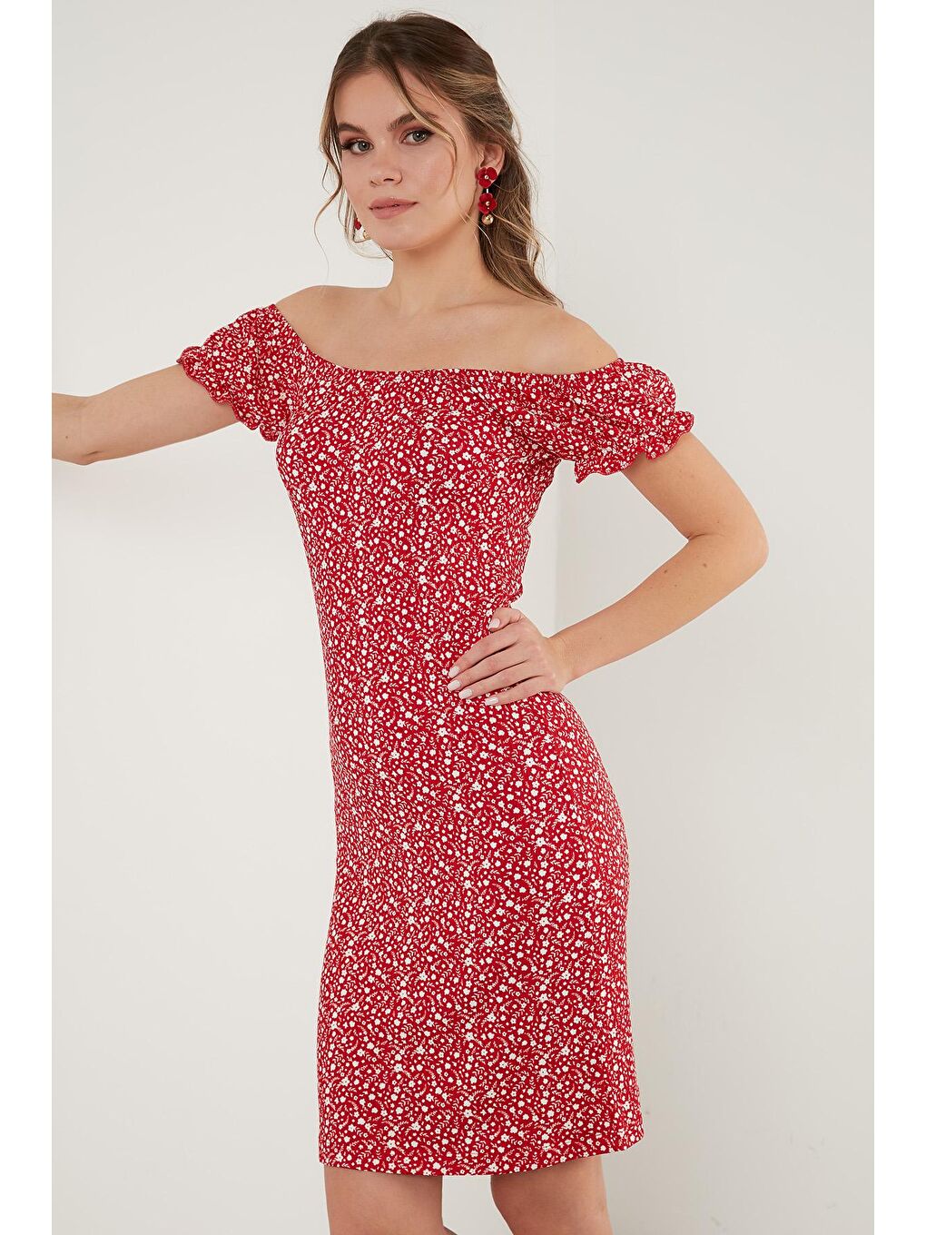 Kırmızı Çiçek Desenli Carmen Yaka Elbise 5863700-3