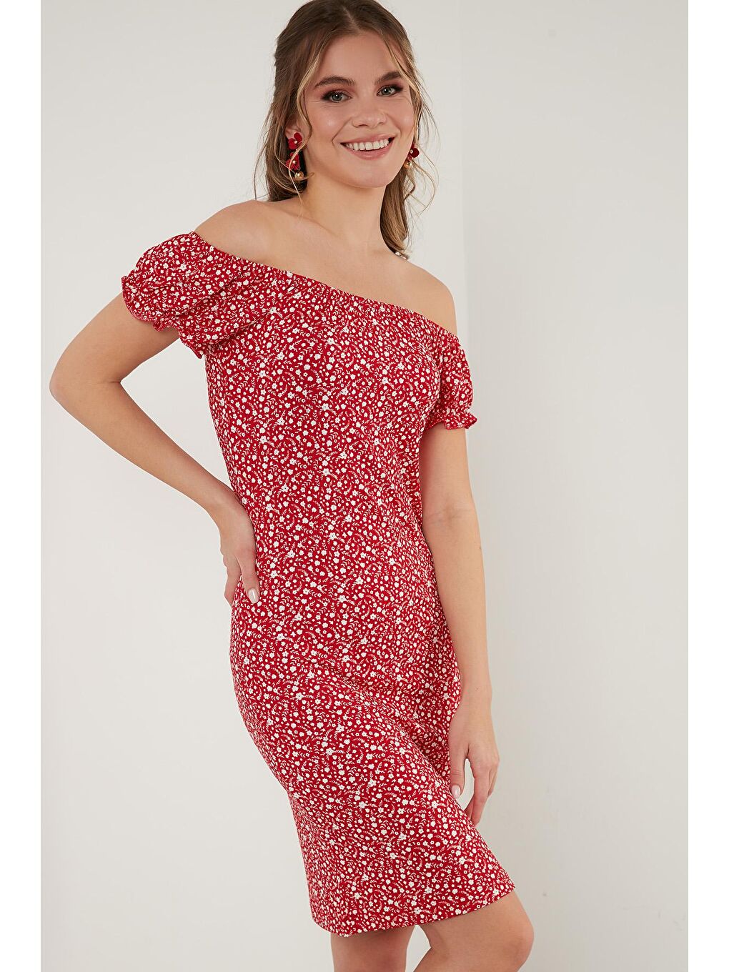 Kırmızı Çiçek Desenli Carmen Yaka Elbise 5863700-4