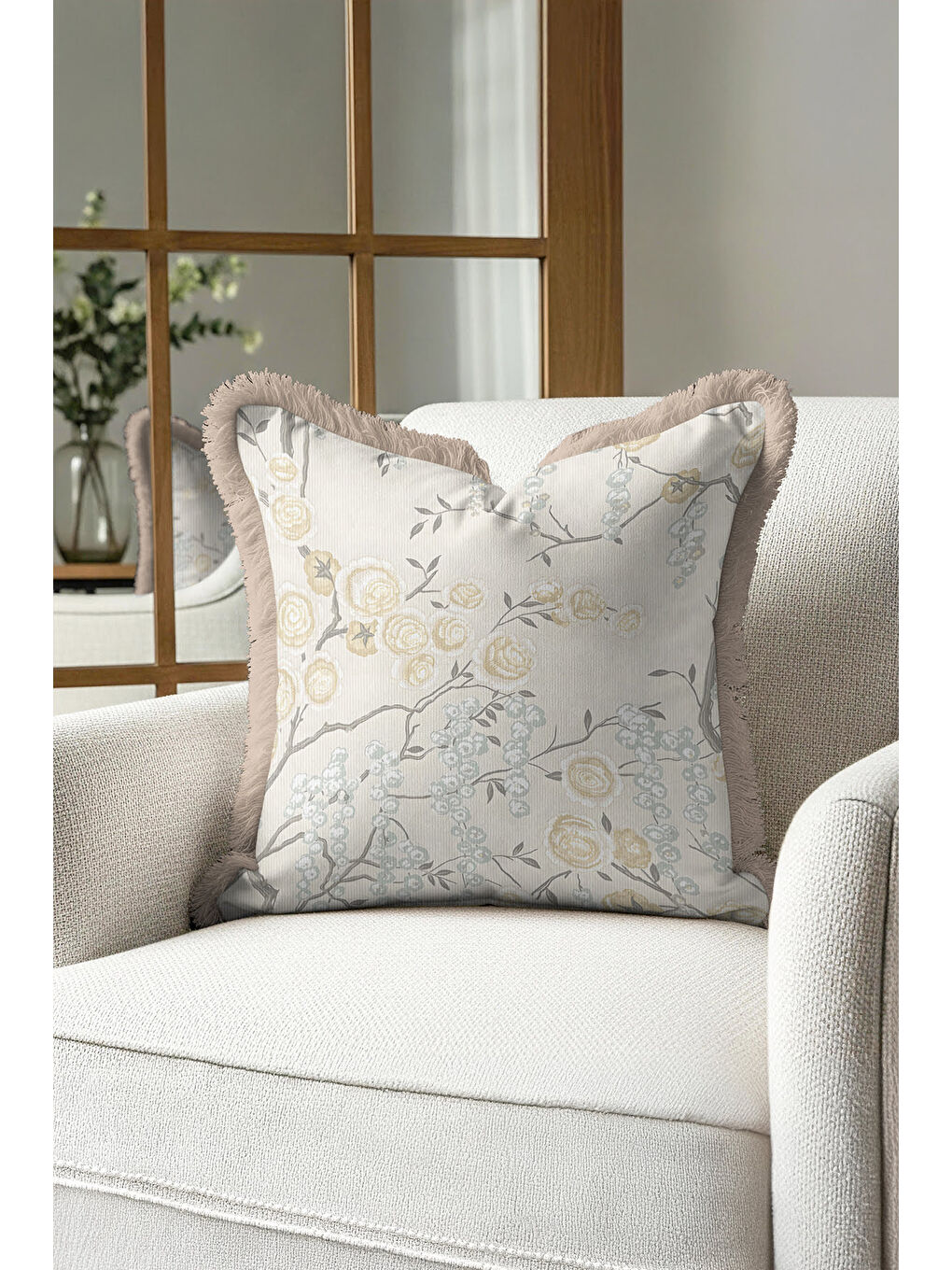 Karışık Lüks Çiçek Bahçesi Saçaklı Yastık Kılıfı - Zarif Country Stil Badem Bej Püsküllü Kırlent Kılıfı