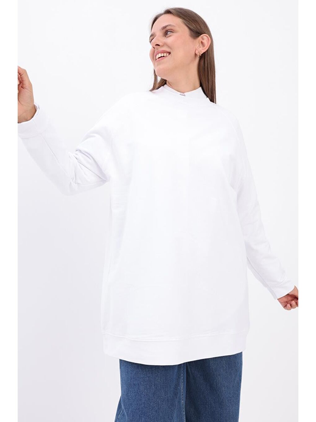 Beyaz Bisiklet Yaka Reglan Kol Sweatshirt