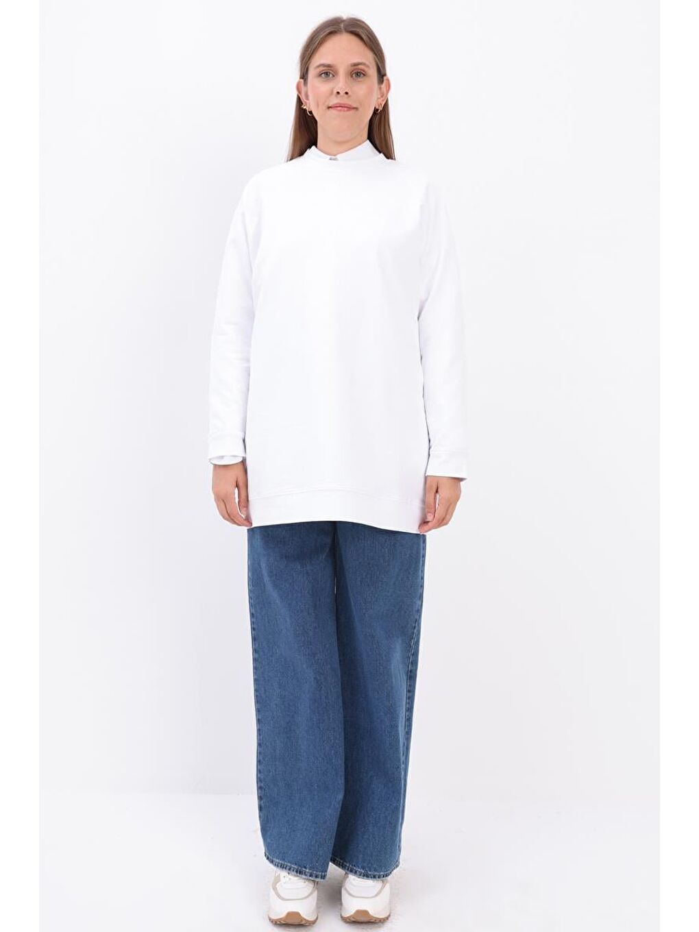 Beyaz Bisiklet Yaka Reglan Kol Sweatshirt-1