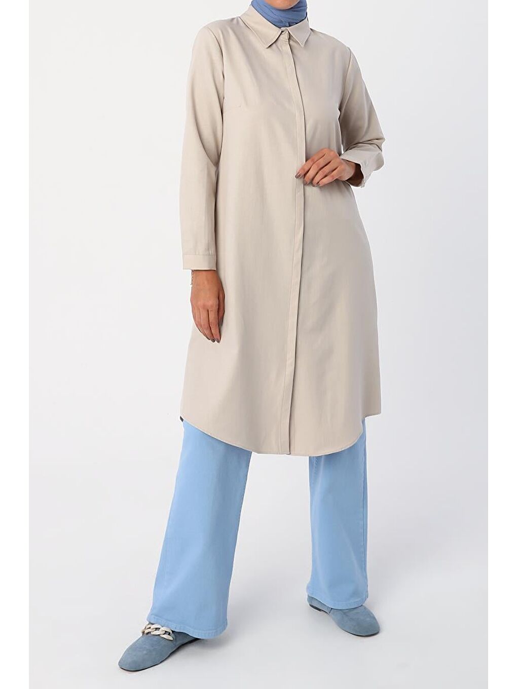 Ekru Basic Gizli Patlı Uzun Gömlek