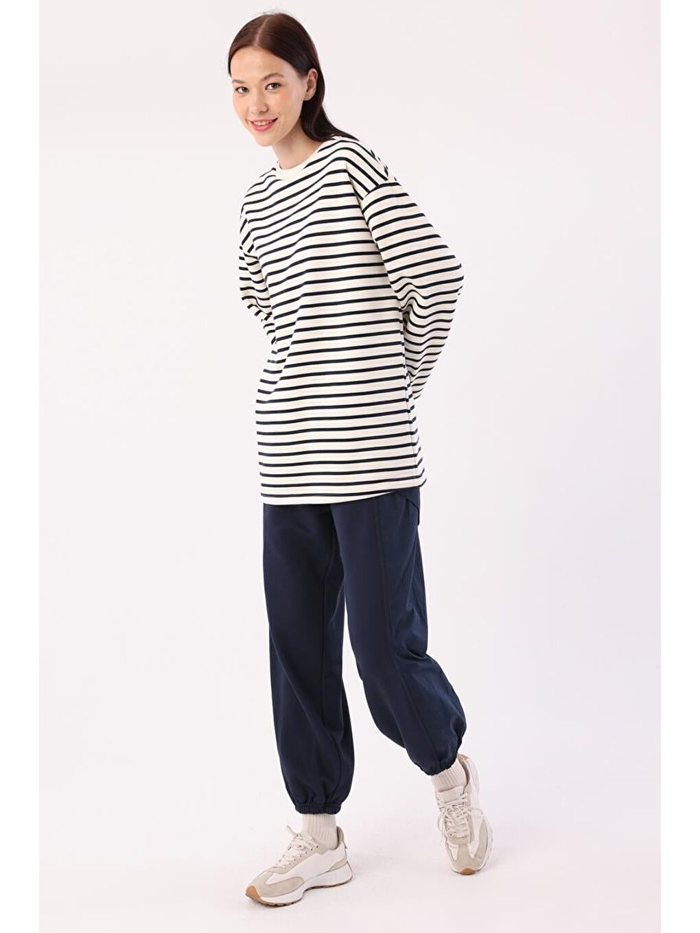 Ekru-Lacivert Çizgili Oversize Sweatshirt