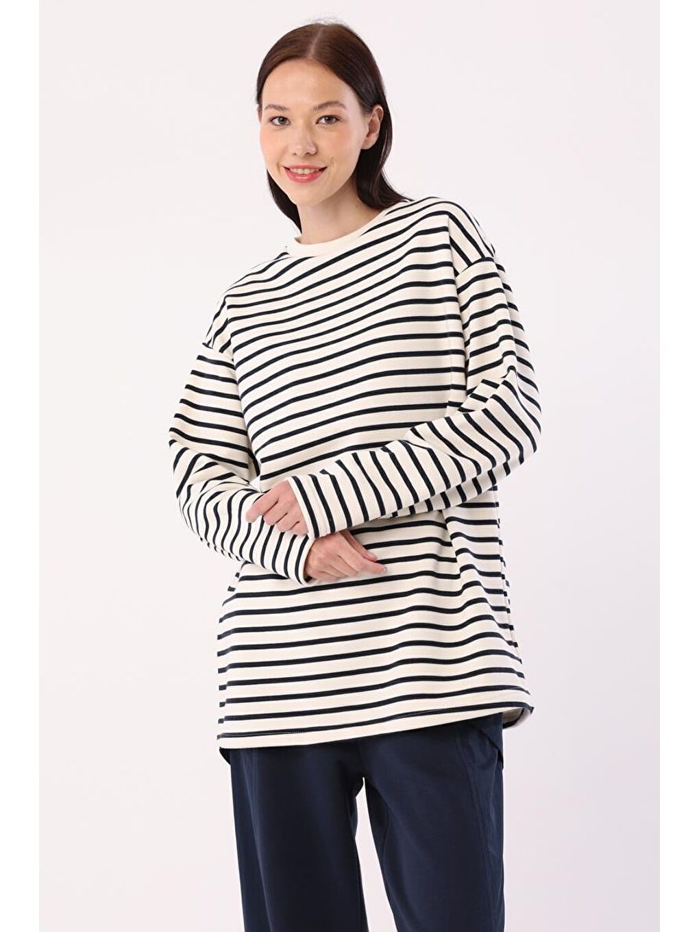 Ekru-Lacivert Çizgili Oversize Sweatshirt-4