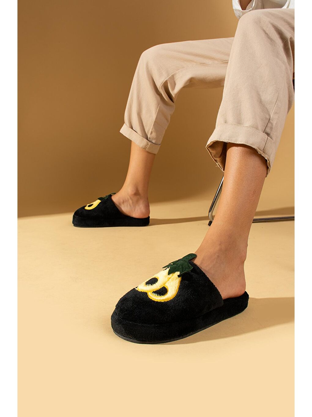 Siyah Avakado Baskılı Rahat Taban Termal Kadın Ev Terliği Z390-1