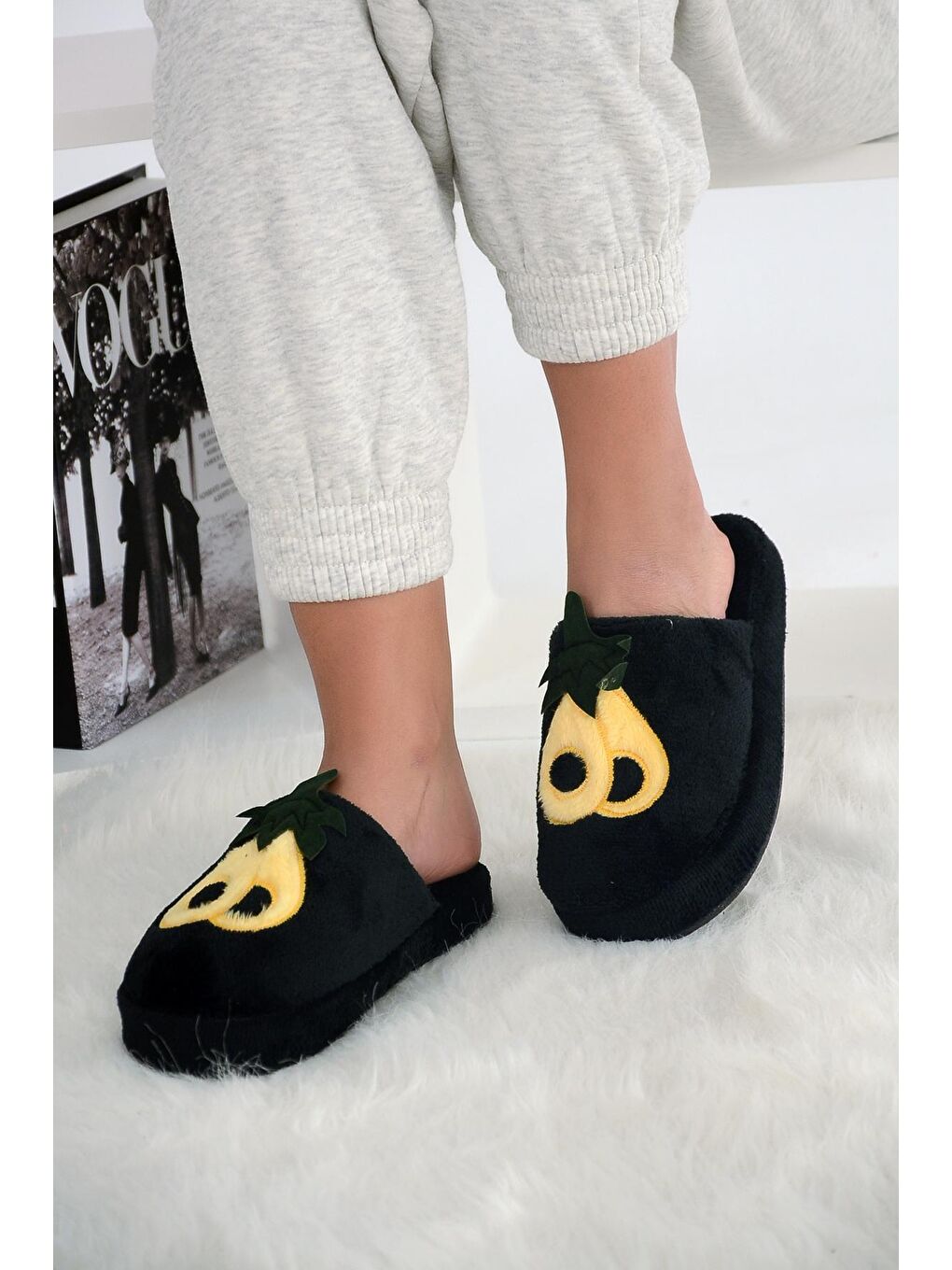 Siyah Avakado Baskılı Rahat Taban Termal Kadın Ev Terliği Z390-2