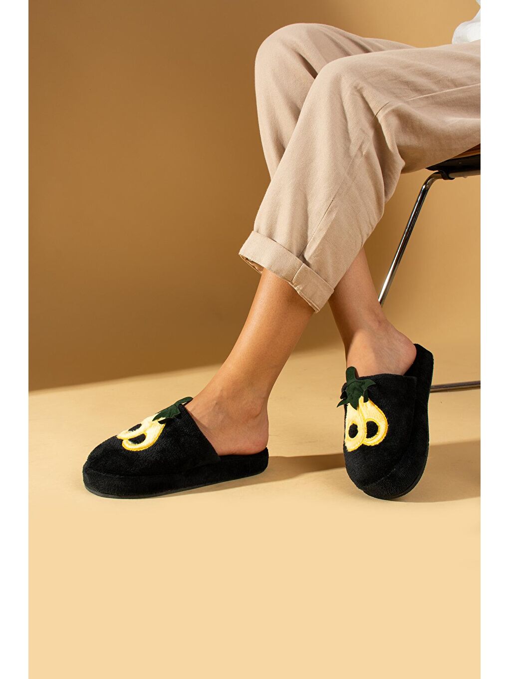 Siyah Avakado Baskılı Rahat Taban Termal Kadın Ev Terliği Z390-3