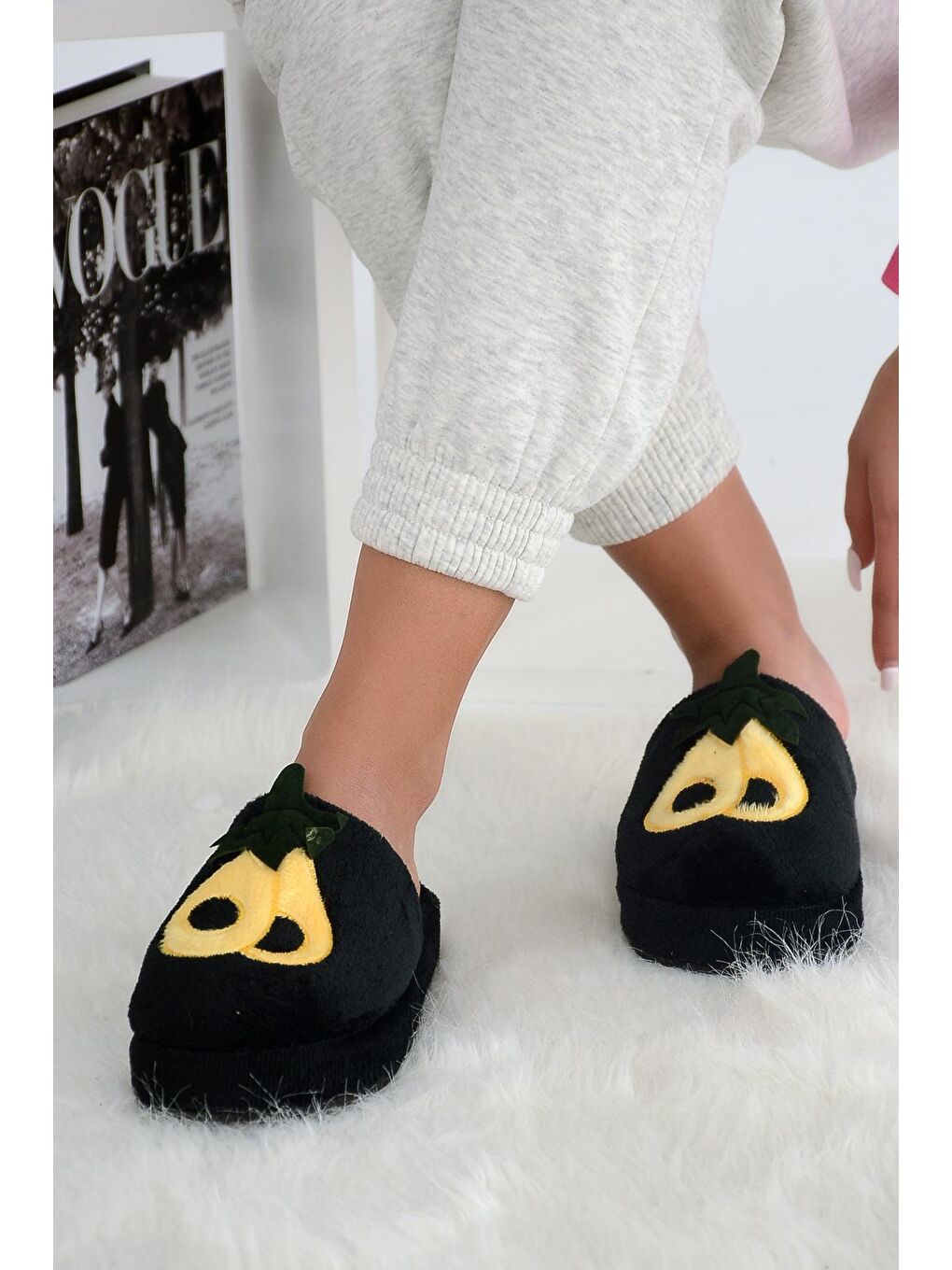 Siyah Avakado Baskılı Rahat Taban Termal Kadın Ev Terliği Z390-4