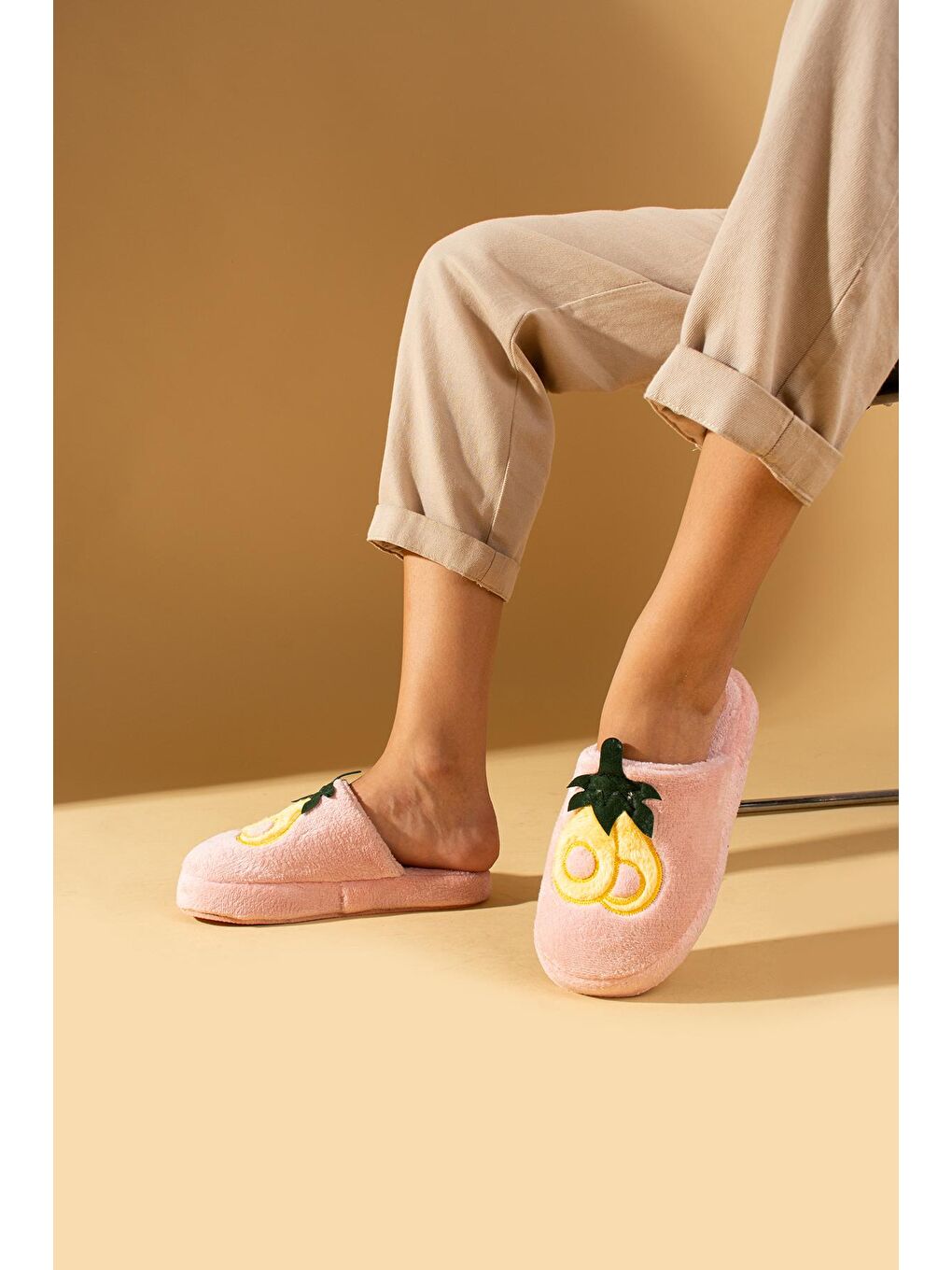 Pembe Avakado Baskılı Rahat Taban Termal Kadın Ev Terliği Z390-1