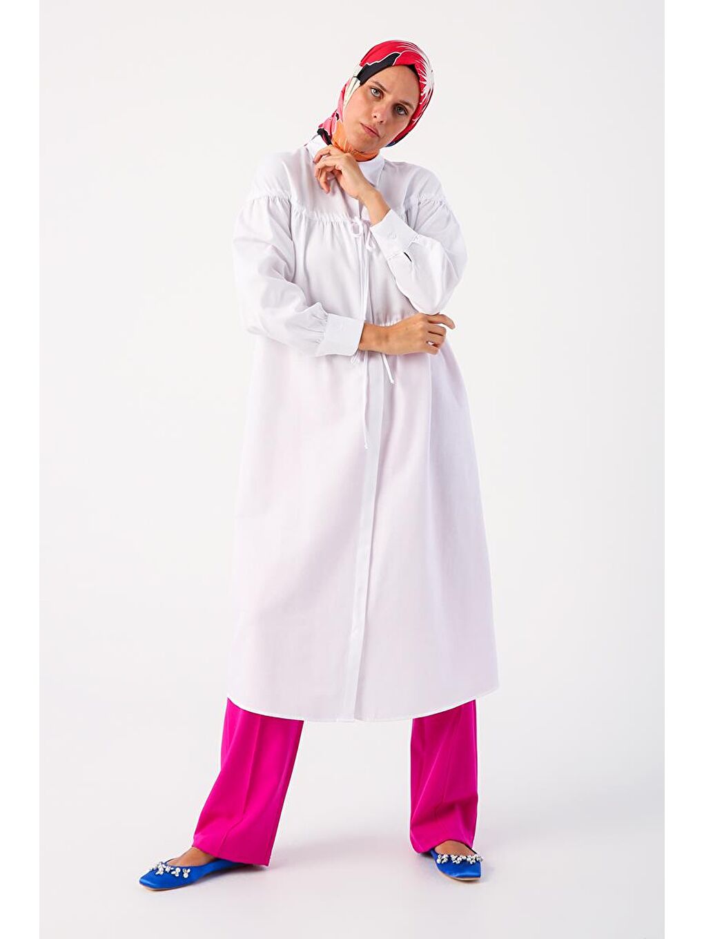 Beyaz-Bağcık Detaylı Büzgülü Gömlek-1