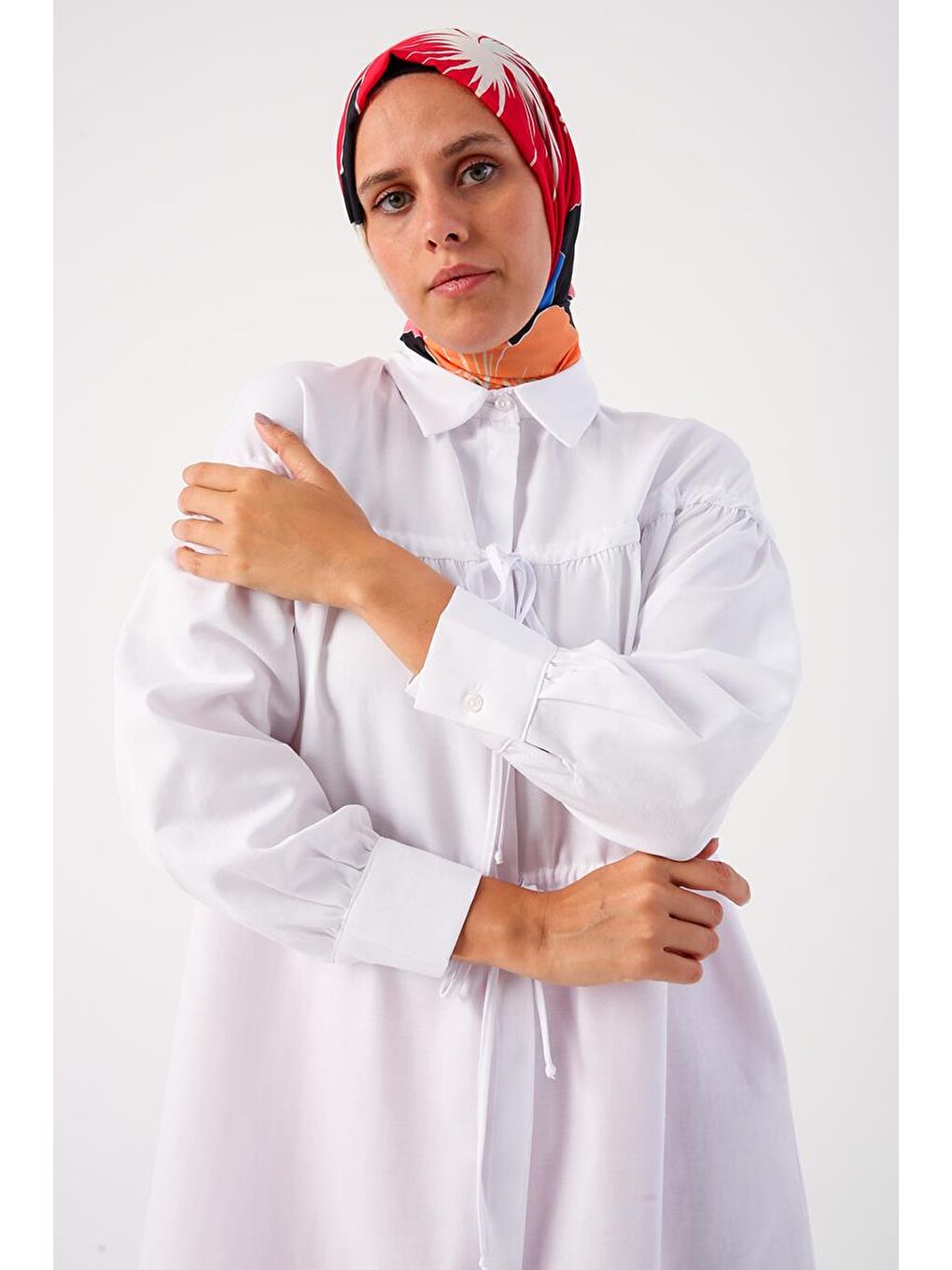 Beyaz-Bağcık Detaylı Büzgülü Gömlek-2