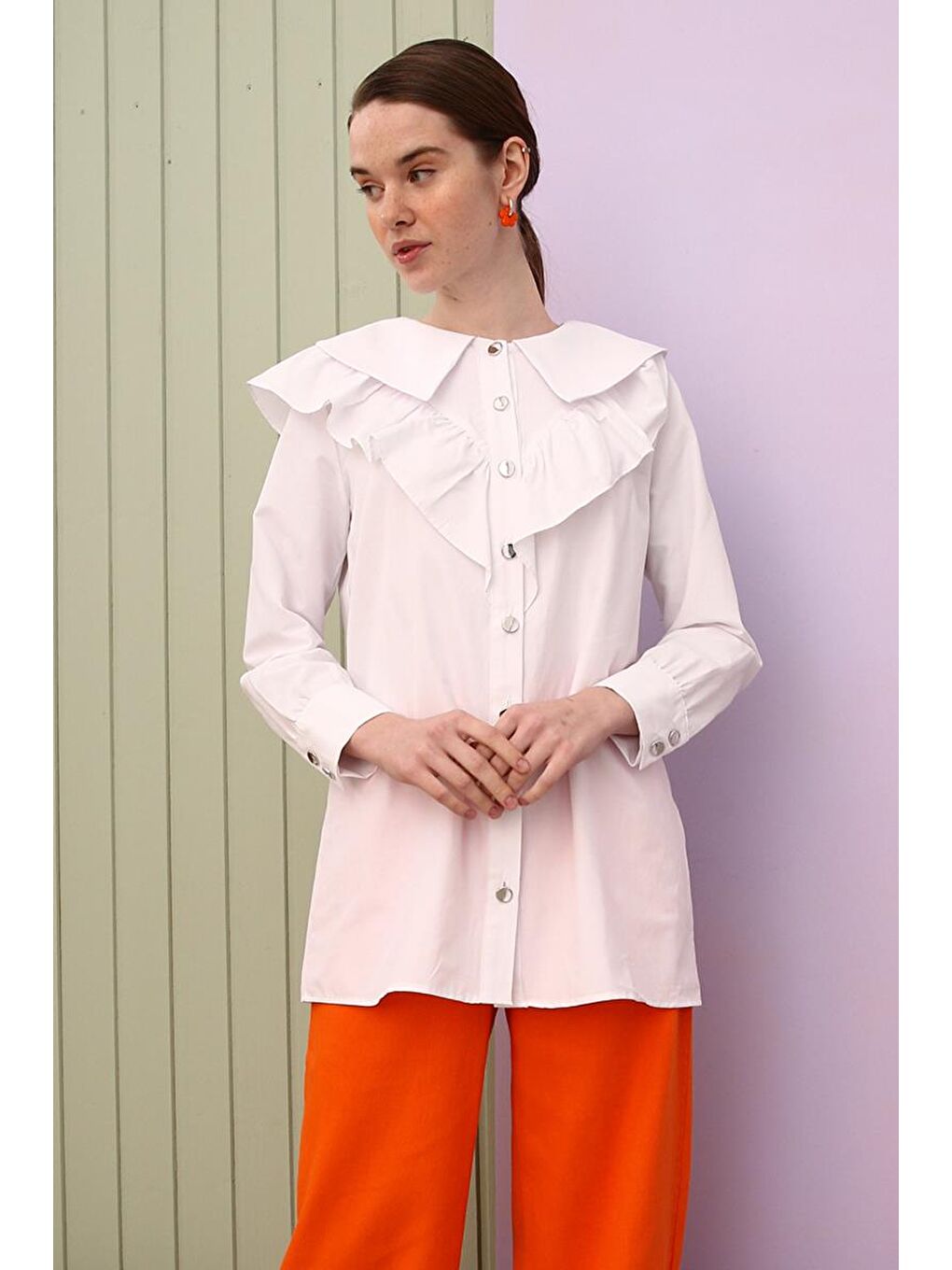 Beyaz-Fırfırlı Büyük Yakalı Gömlek