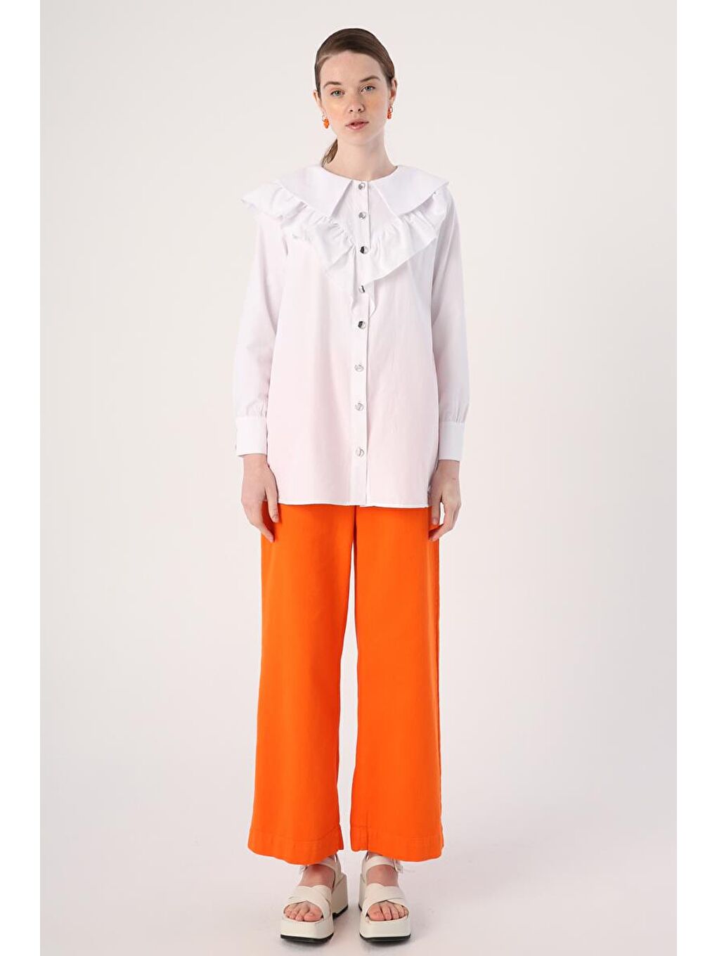 Beyaz-Fırfırlı Büyük Yakalı Gömlek-1