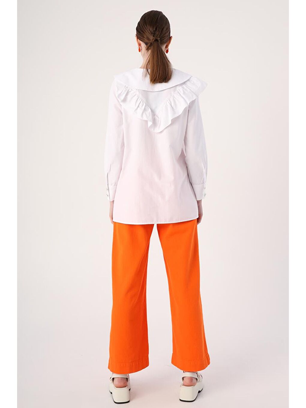 Beyaz-Fırfırlı Büyük Yakalı Gömlek-3