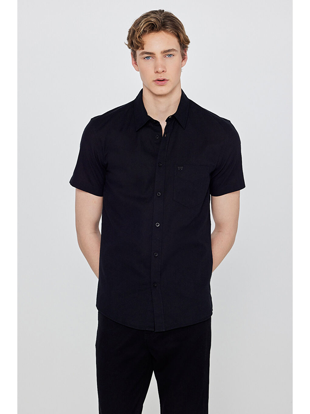 Siyah Regular Fit Kısa Kollu Düğmeli Yaka Keten Gömlek