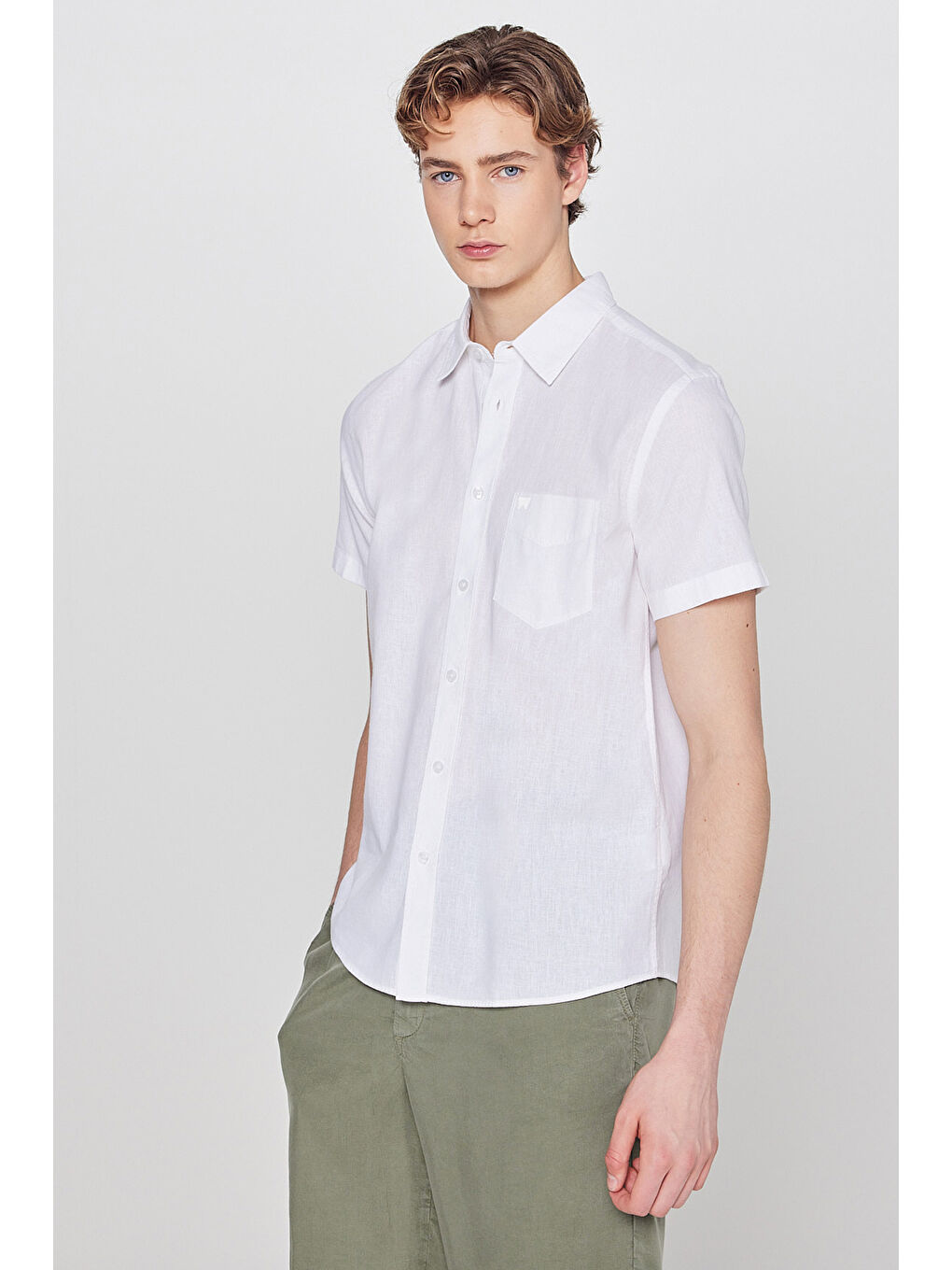 Beyaz Regular Fit Kısa Kollu Düğmeli Yaka Keten Gömlek-1