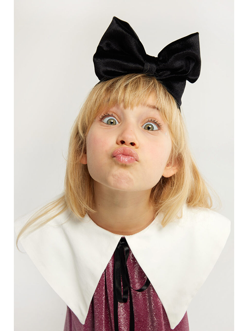 Siyah Kadife Fiyonk Kız Çocuk Taç