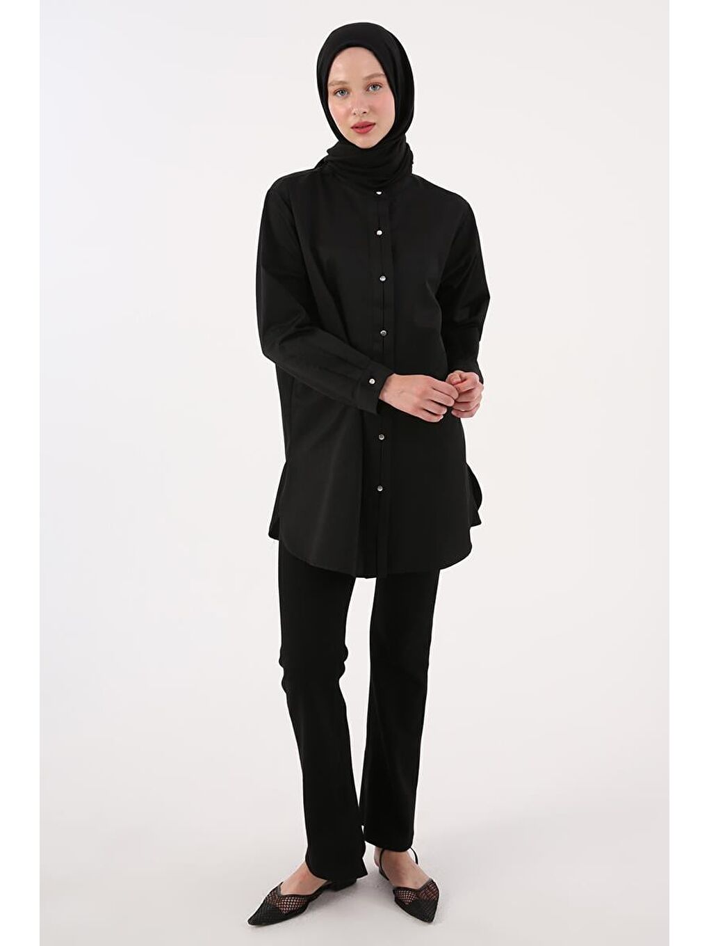 Siyah-Hakim Yaka Saten Gömlek