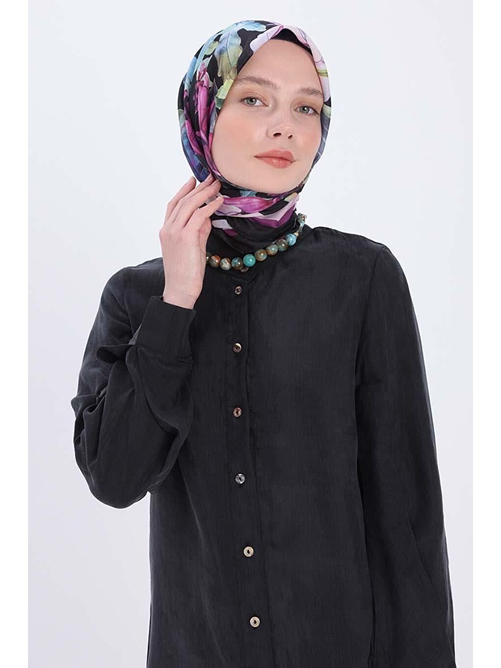 Siyah Dik Yakalı Kolu Pileli Gömlek Tunik