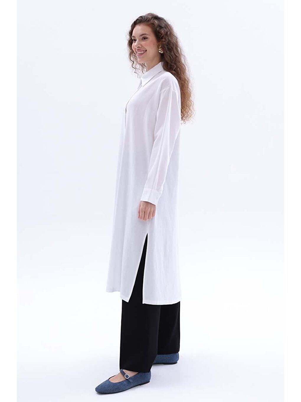 Beyaz Yanları Yırtmaçlı Cepli Keten Gömlek Tunik-2