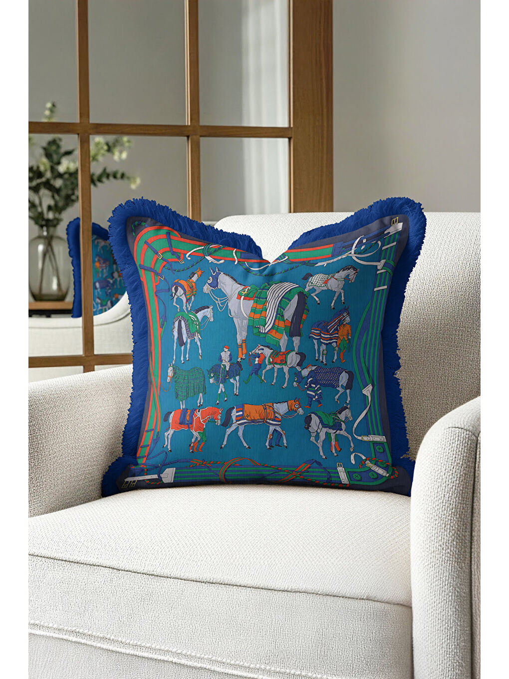 Karışık At Figürlü Lüks Saçaklı Yastık Kılıfı - Zarif Binici Temalı Klasik Mavi Püsküllü Kırlent Kılıfı