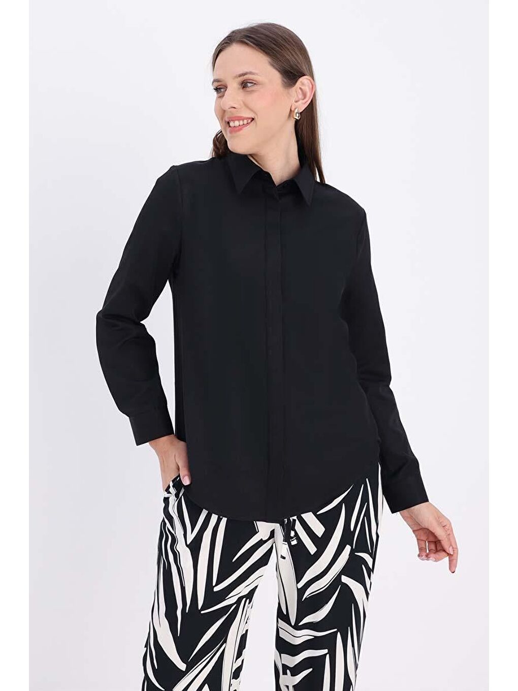 Siyah Pamuklu Gizli Patlı Gömlek