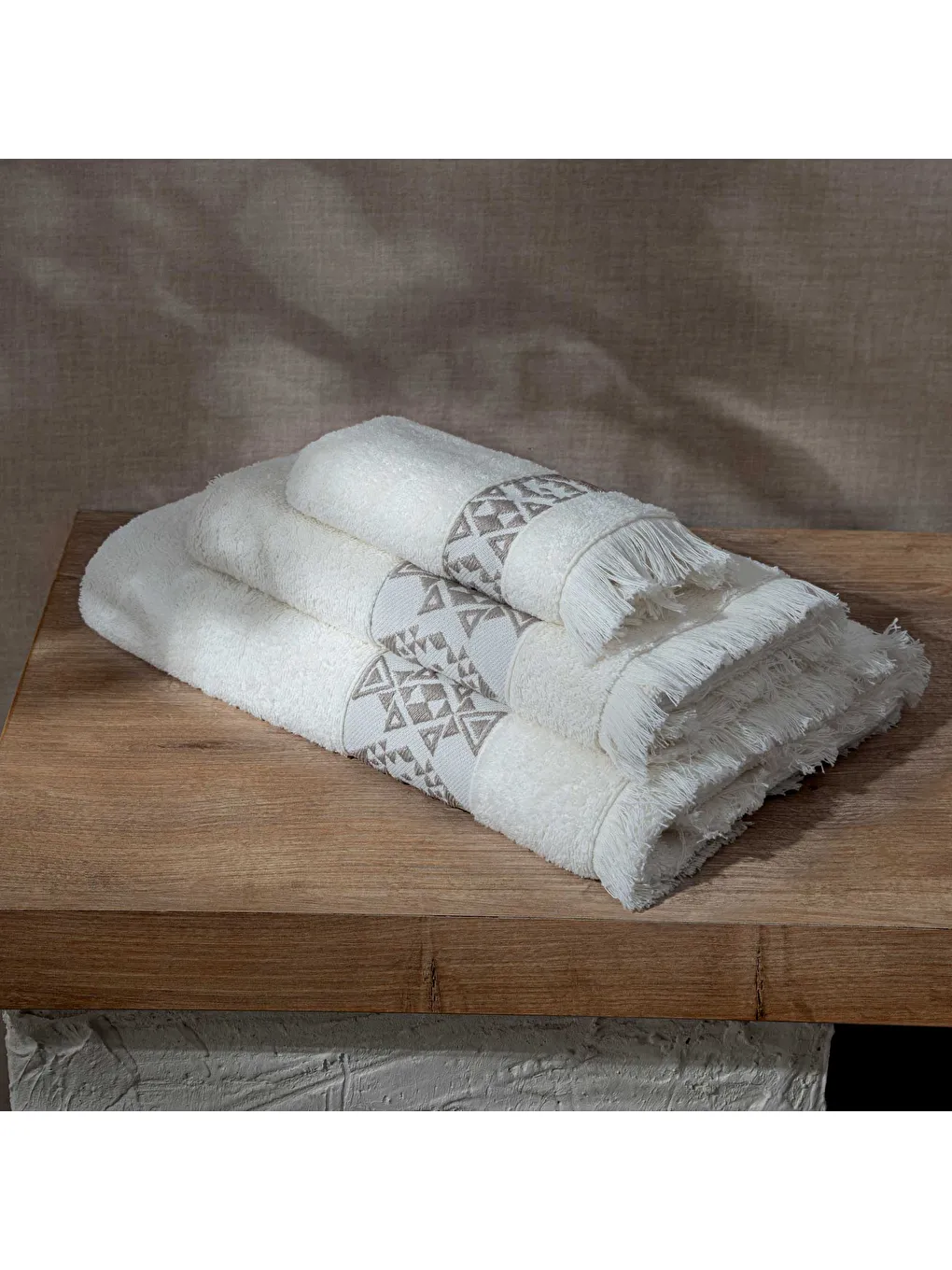 Ekru Hereke 3'lü Havlu Seti %100 Pamuk Jakarlı Krem-2