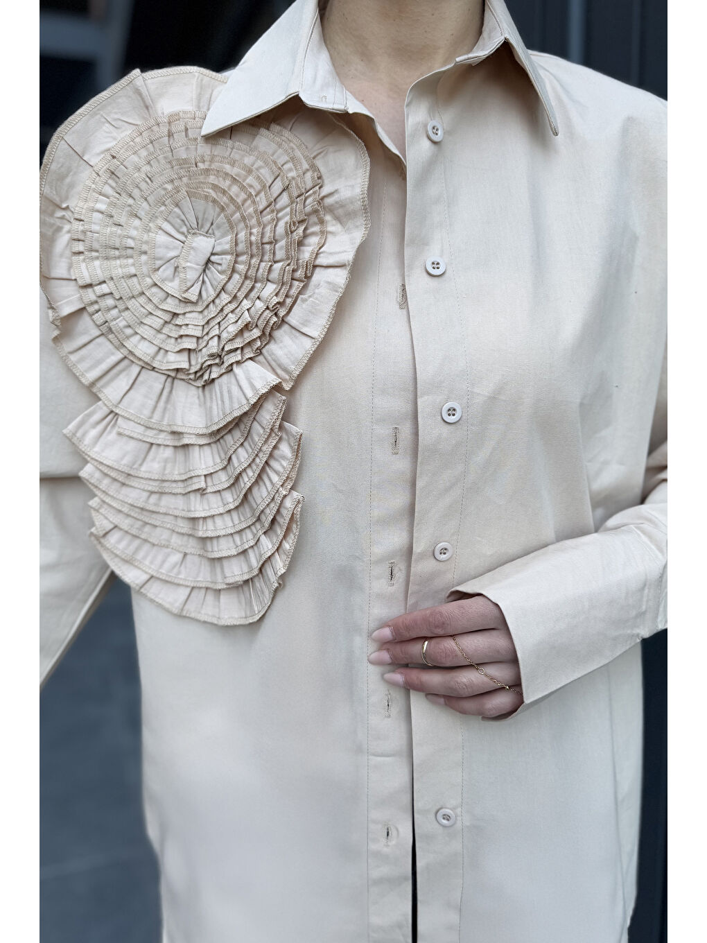 Bej Gül Detaylı Tarz Kadın Gömlek-6