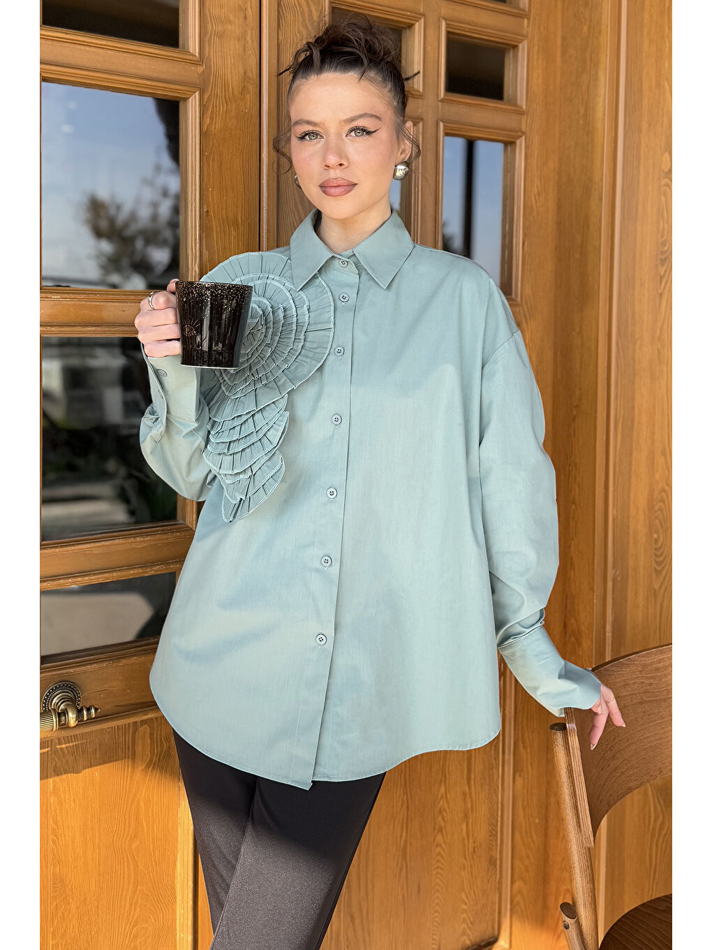 Yeşil Gül Detaylı Tarz Kadın Gömlek