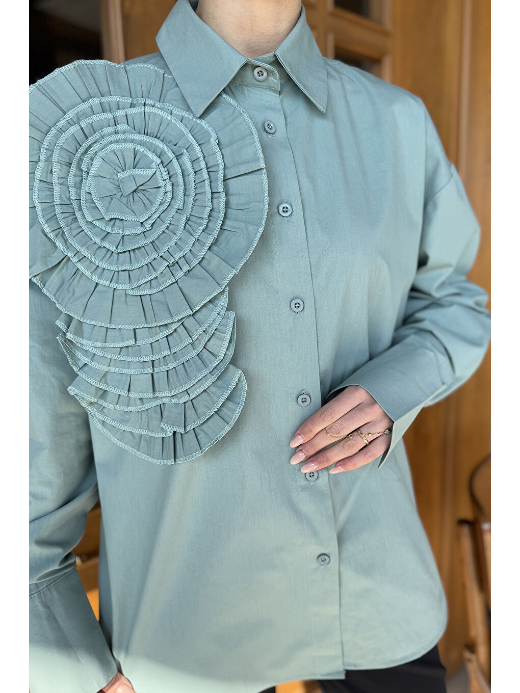 Yeşil Gül Detaylı Tarz Kadın Gömlek-2